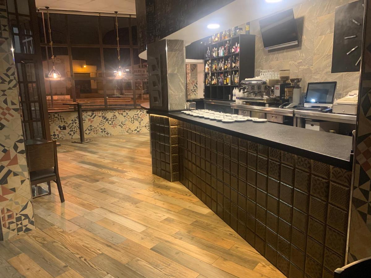 הומאנס דה מדריד Hotel Riojano מראה חיצוני תמונה